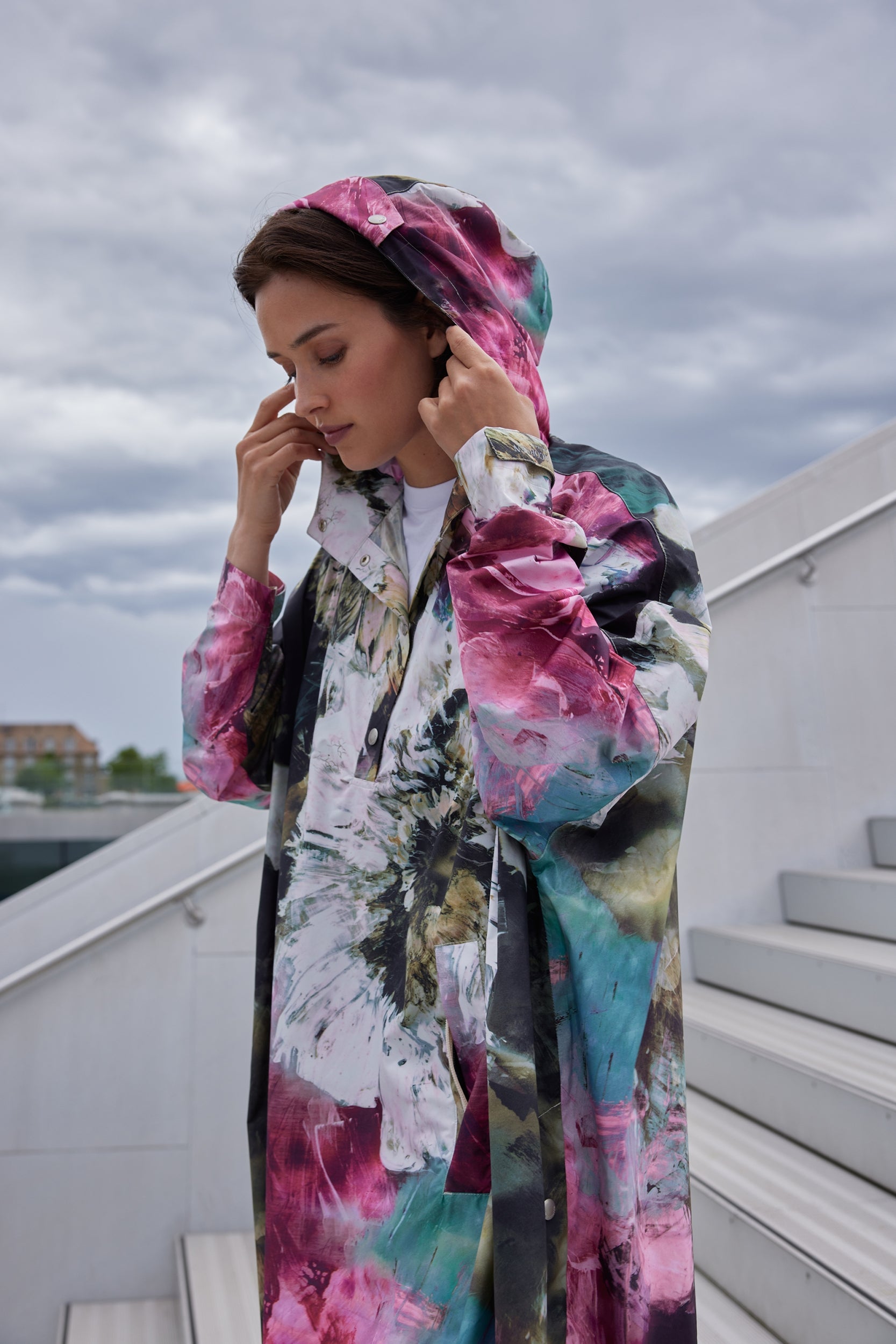 Regenponcho RAIN221SPP - 937 Artistic Flower Print | Artistic Flower Print | Poncho | Ilse Jacobsen